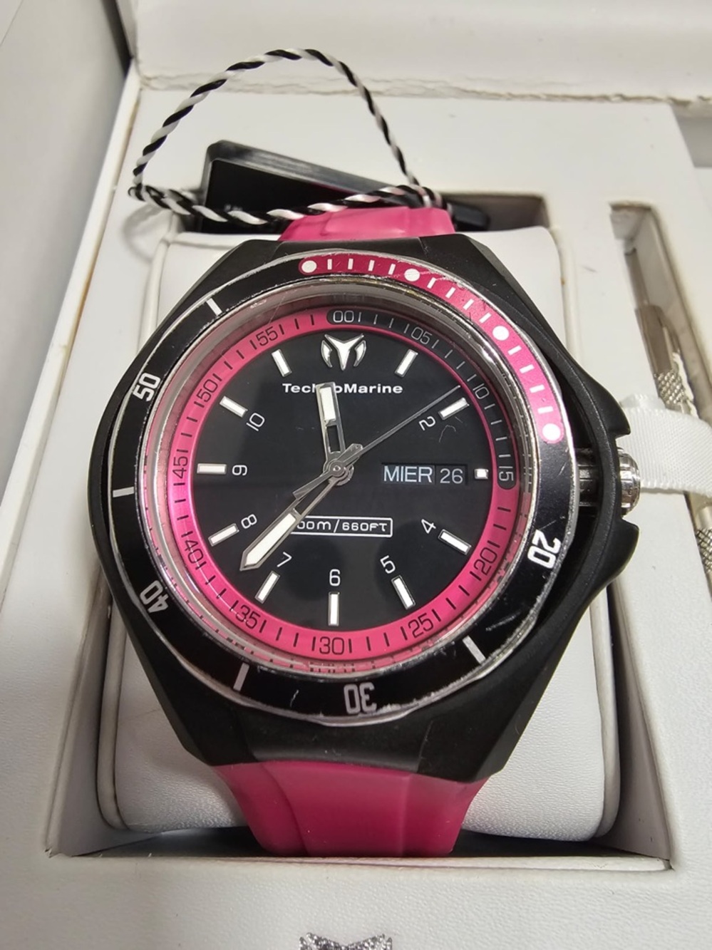Authentic TechnoMarine Cruise 110013 Watch - Includes Pink & Black Straps + Box - Picture 2 of 7